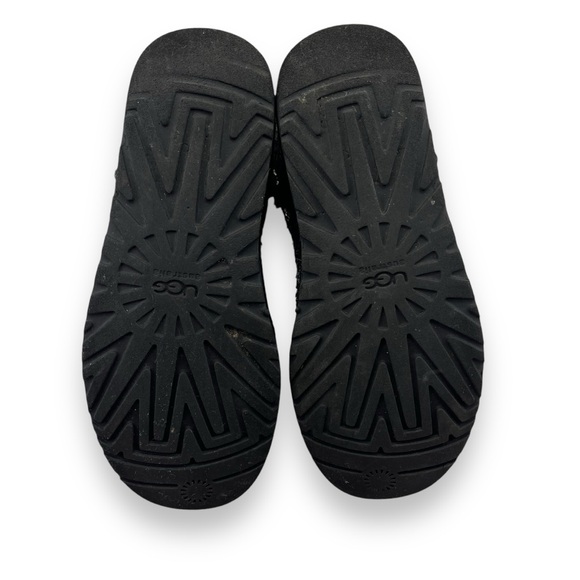 UGG Classic Short Sequin Silver & Black Wool Lined Casual Cozy Fall Boot 6 - Picture 10 of 12